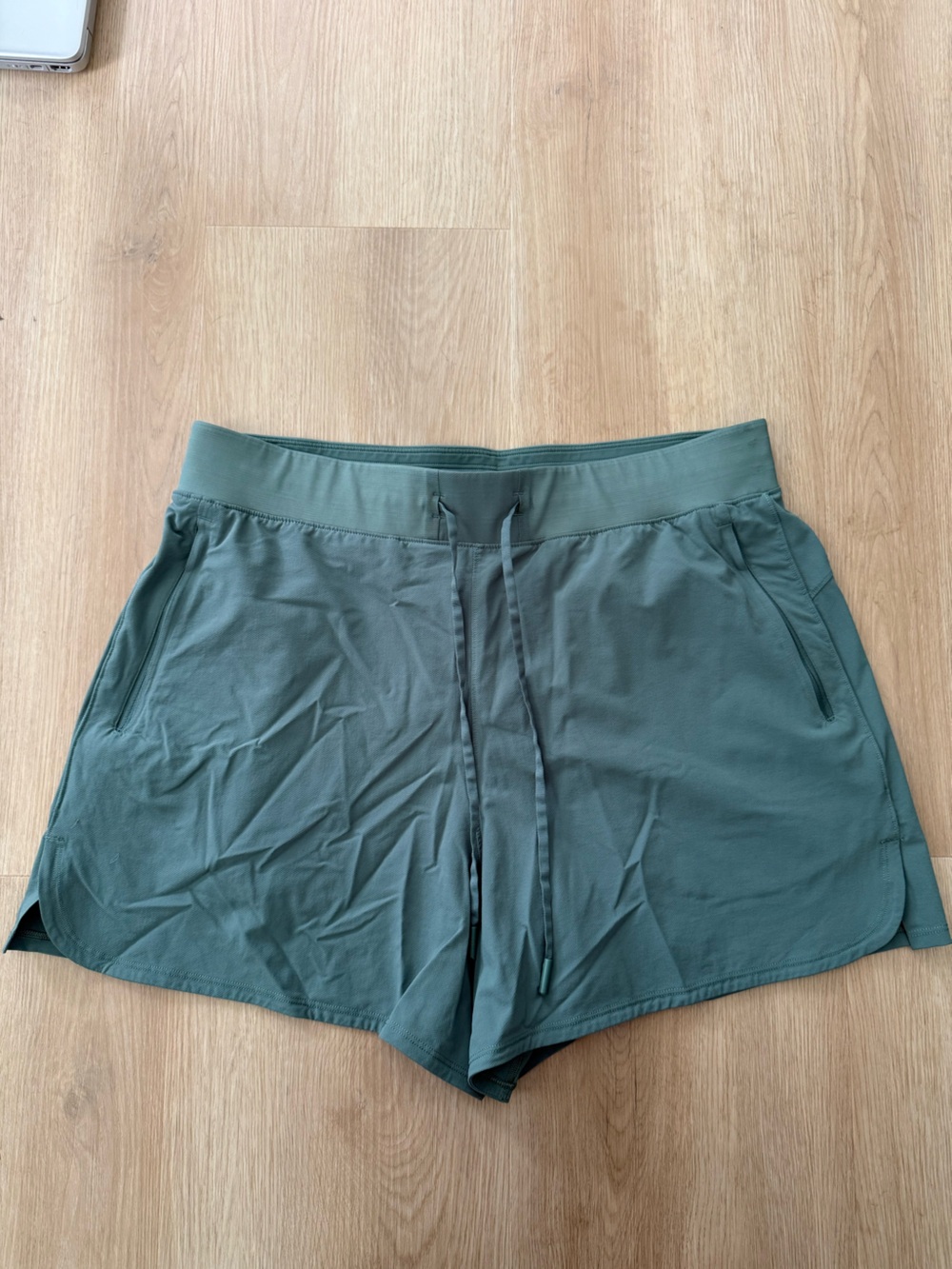 NWOT lululemon license to train HR Shorts size 12